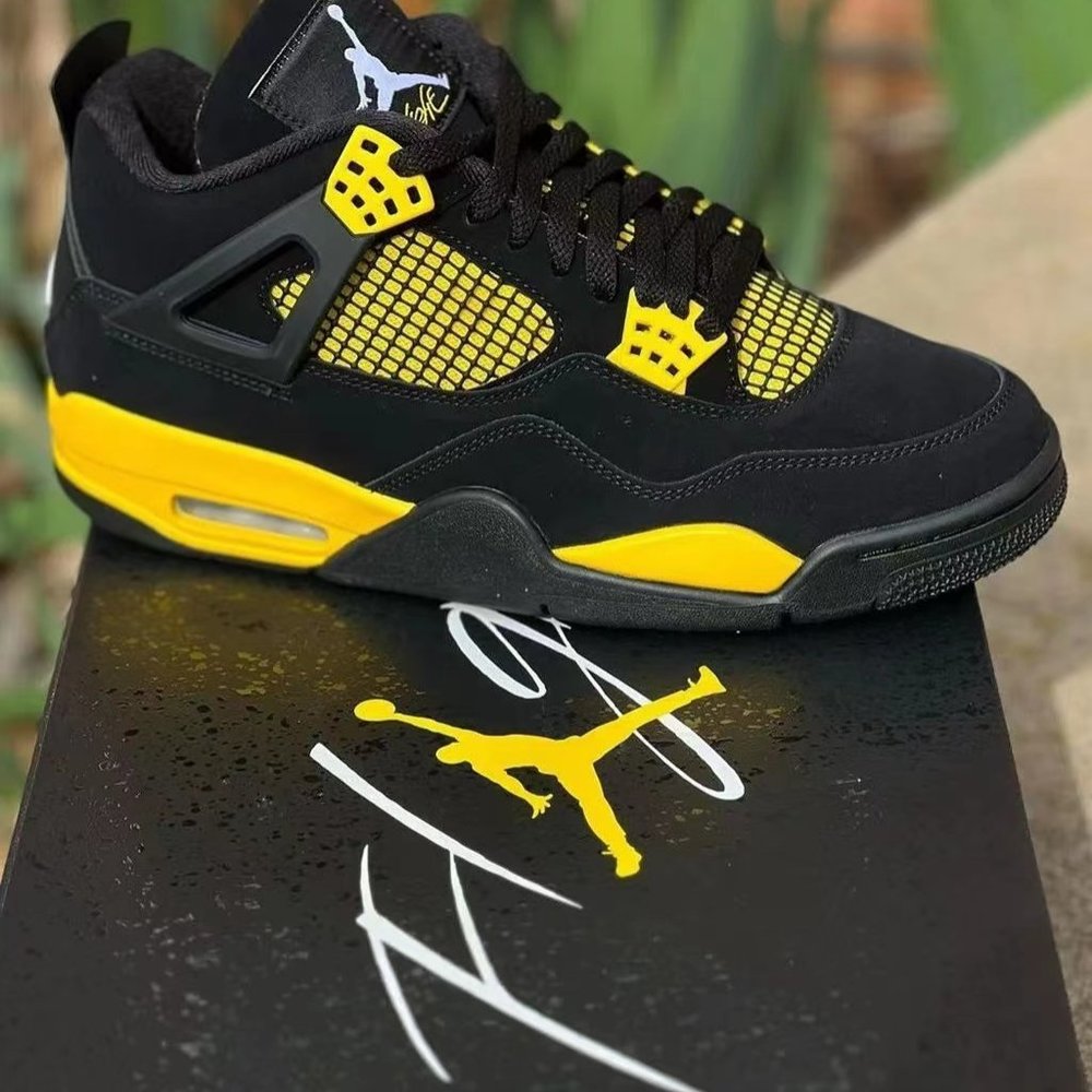 Jordan 4 Retor Thunder God
